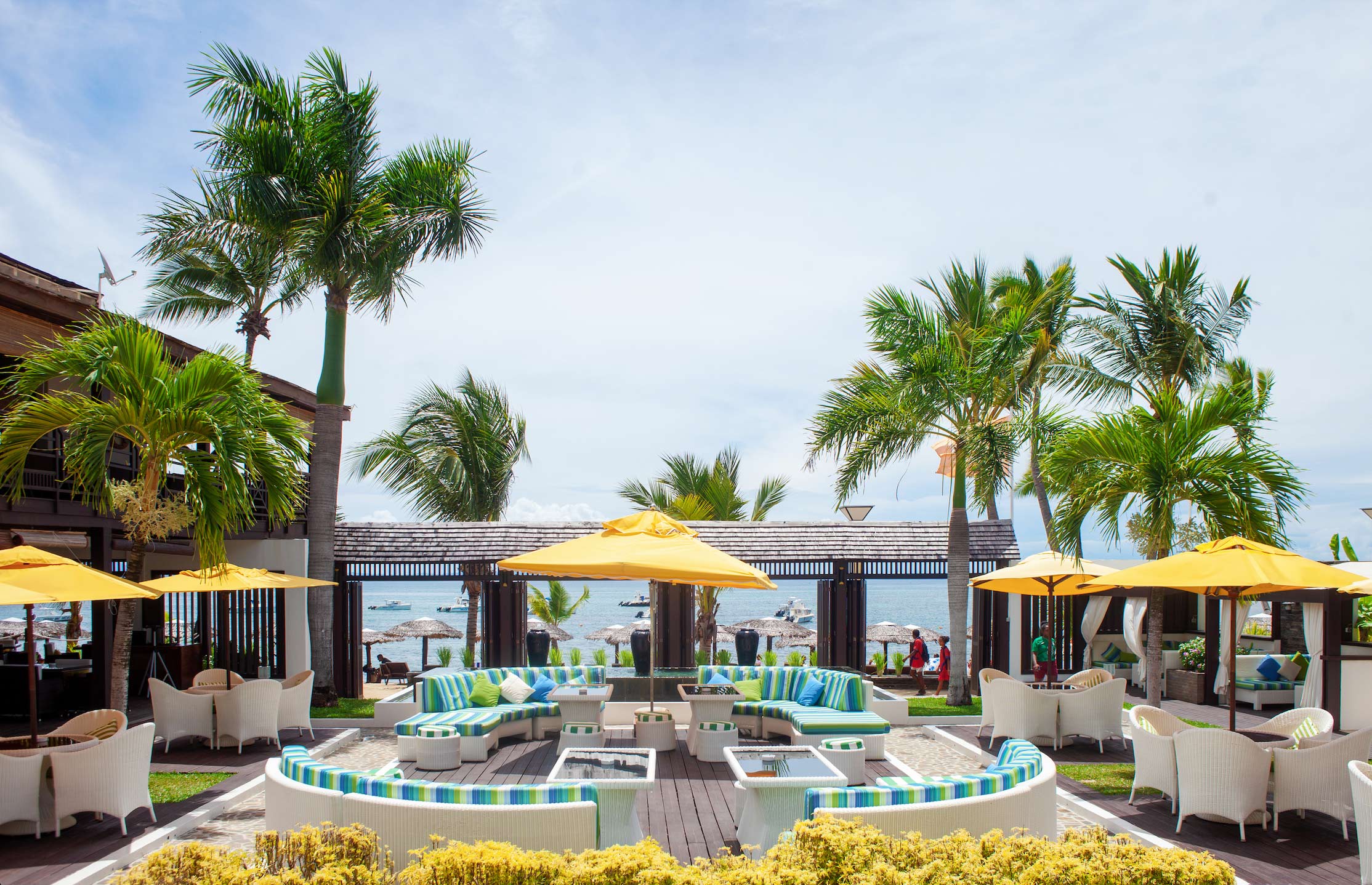 Lounge bar royal beach hotel &spa